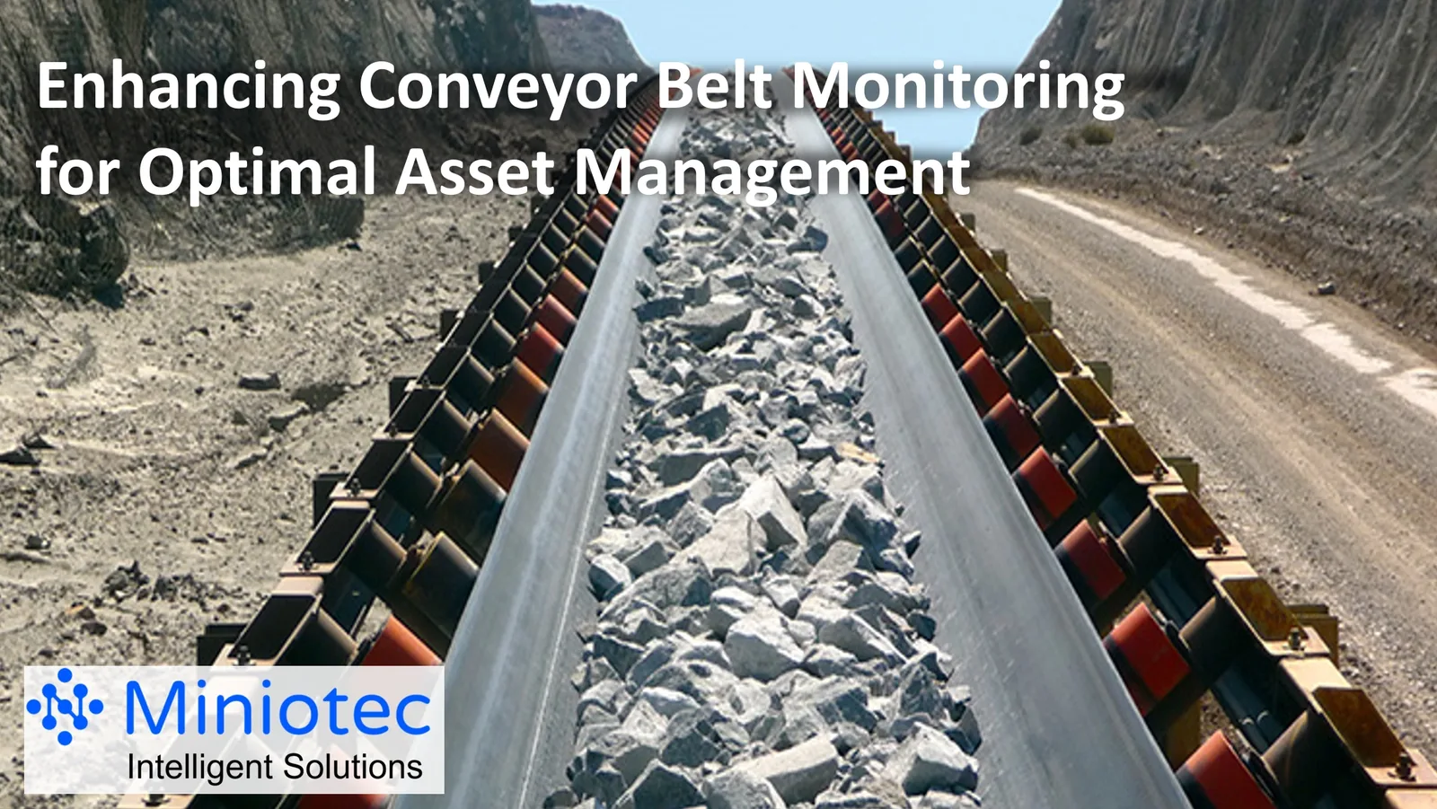 Conveyor belt carrying ore through a mining cut, the backbone of industrial operations that real-time monitoring keeps reliable - Miniotec