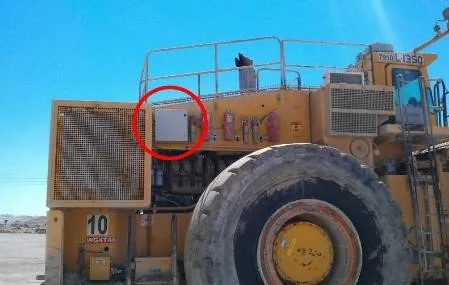 Mining mobile plant engine protected by an online oil quality sensor