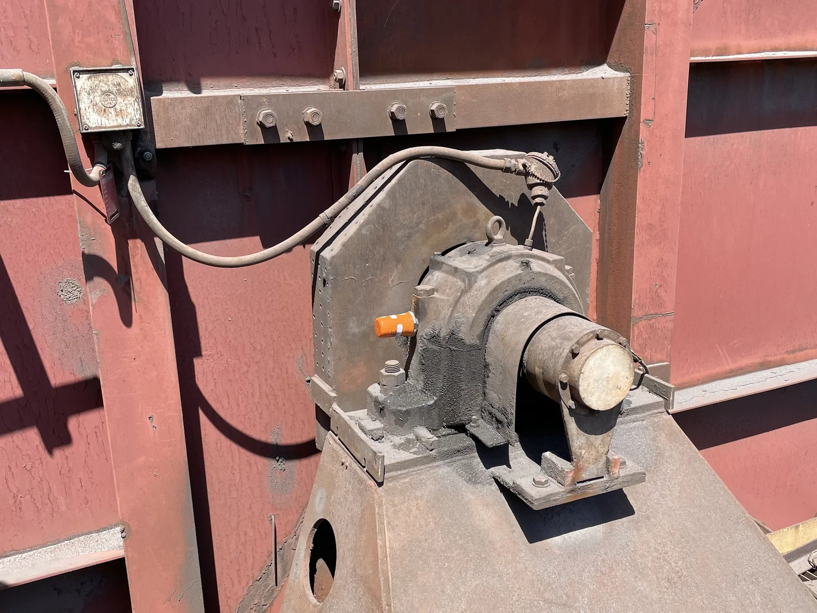 Vibration sensor fitted to a motor in the field